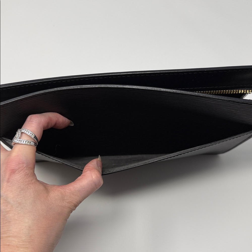 Louis Vuitton Epi Black Leather Clutch ~ Like New! SR0988 - Picture 10 of 10